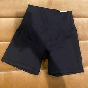 Aerie 5” inseam bike short size M NWT